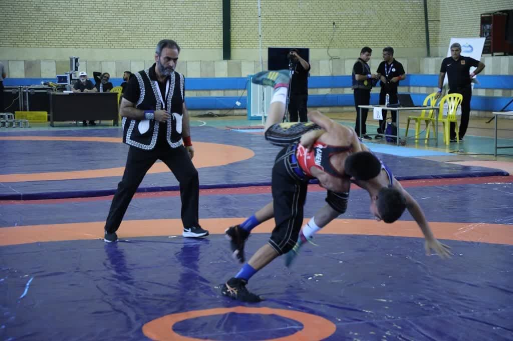 رقابت‌های کشتی پهلوانی نوجوانان کشور آغاز شد